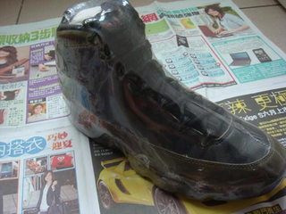 Illustration for article titled Some Sneakers Age Like Shit